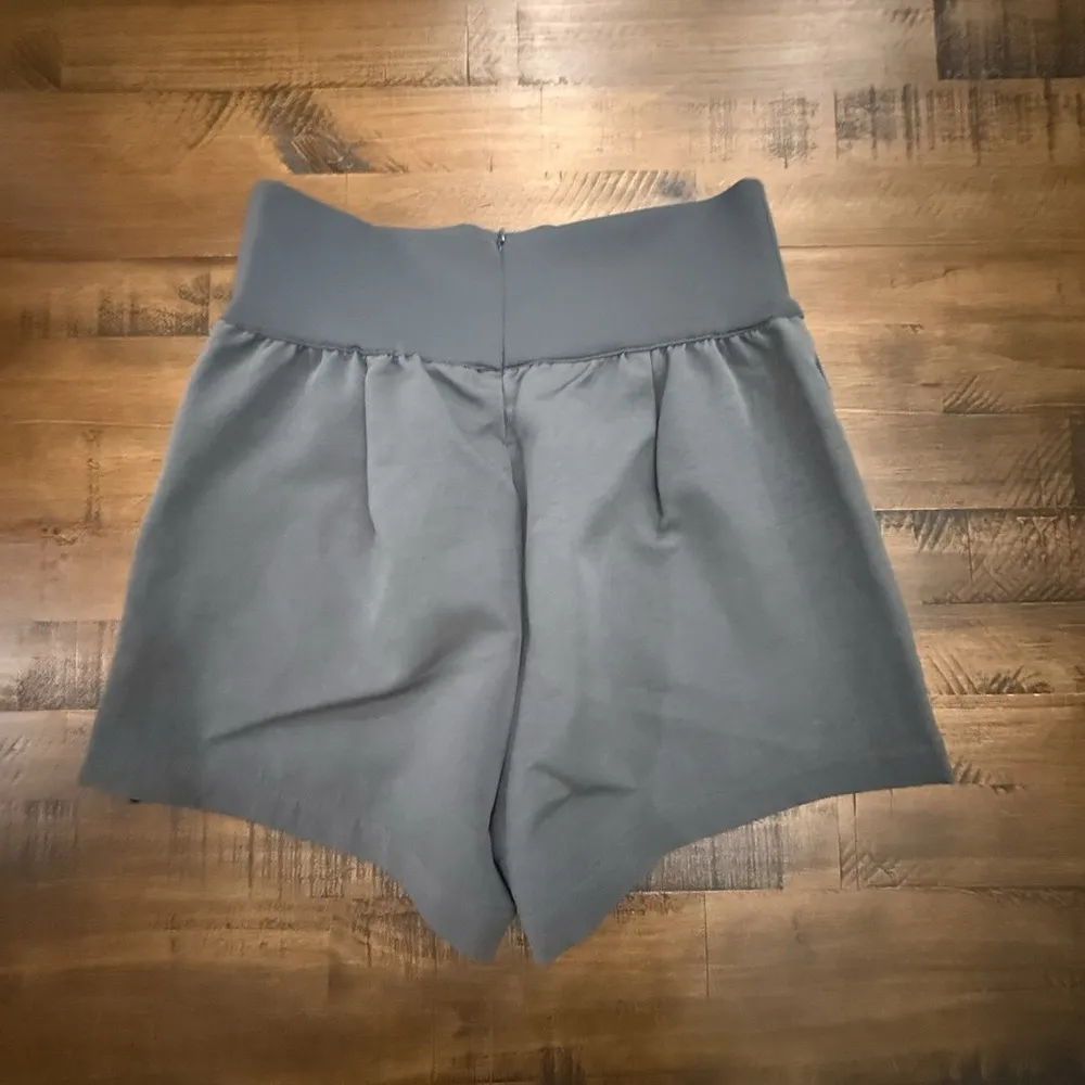 Nike Women's Medium Team Tech Pack Woven Short High Waist - Image 4