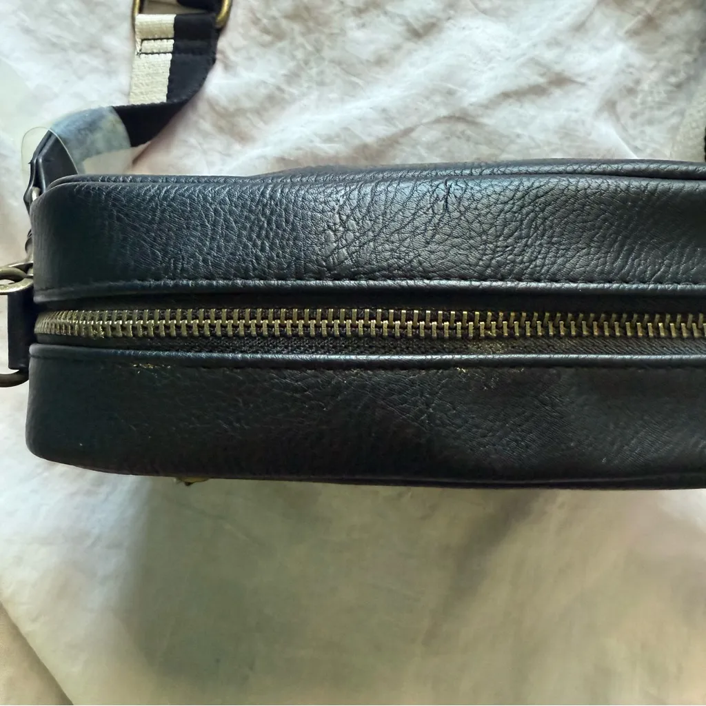 Universal Thread Black Faux Leather Crossbody Bag - Image 7
