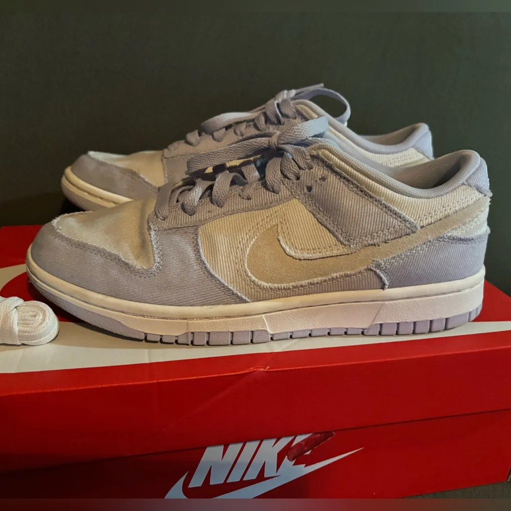 Nike Low-Top Sneakers Size 8 - Image 4