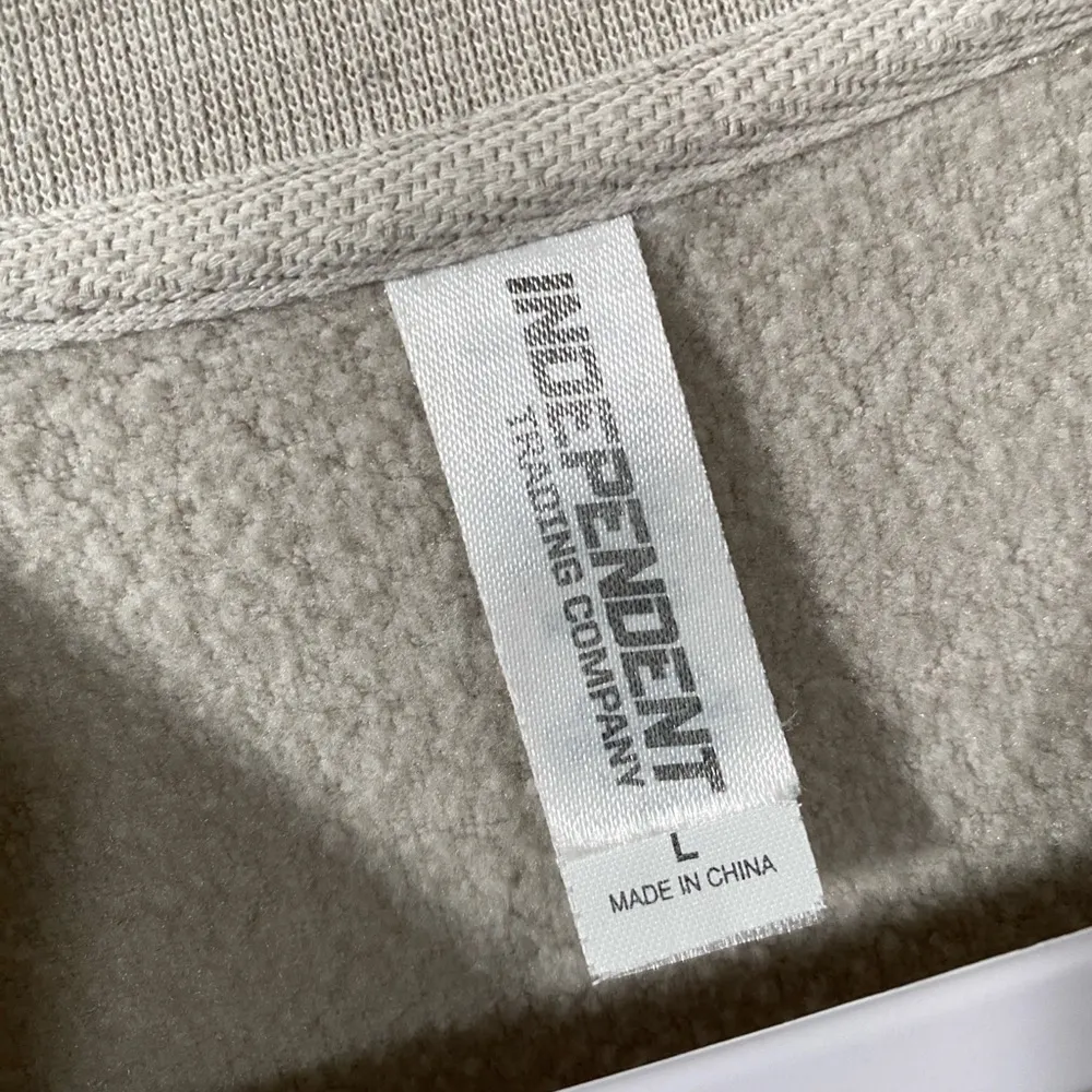 Maker's Mark x Remarkable Portland Art Sweatshirt in Size Large Gray Colorful - Image 6