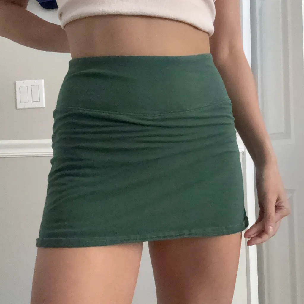 Gilly Hicks Activewear bundle: mini skorts and hidden bunch scrunch workout shorts - Image 4