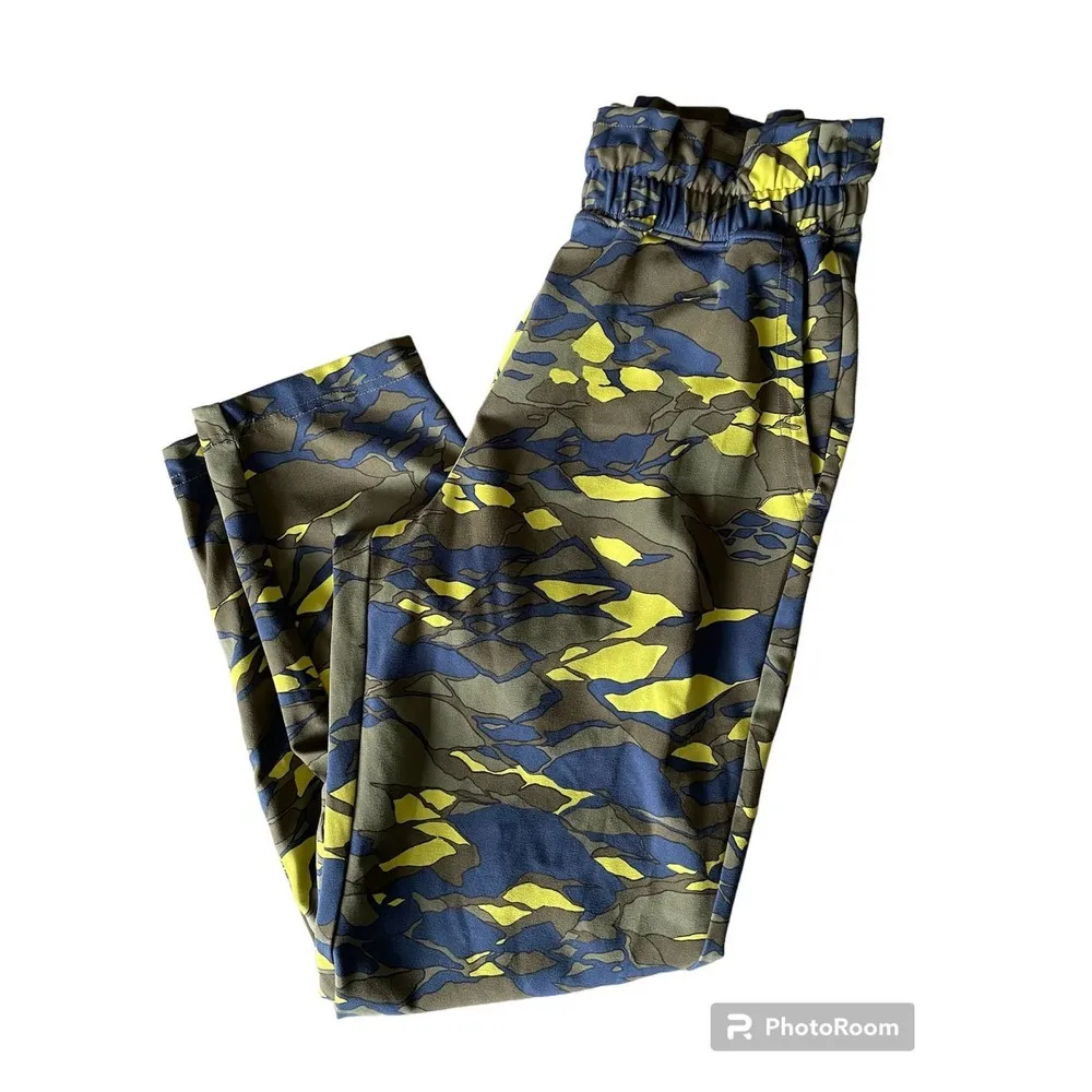 Pureluxe by Fabletics Margo‎ Camo **size small** - Image 4