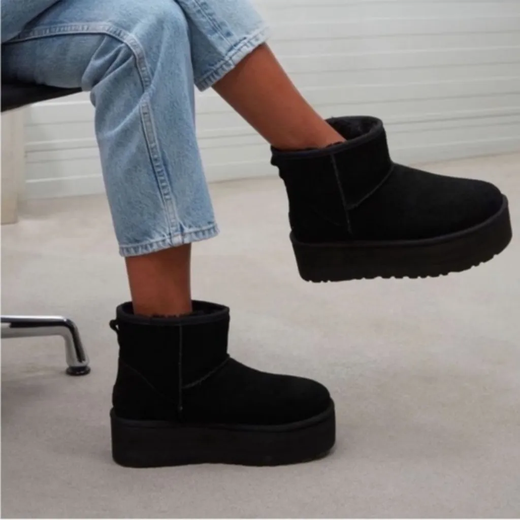 UGG Classic Mini Platform Boots In Black - Image 2
