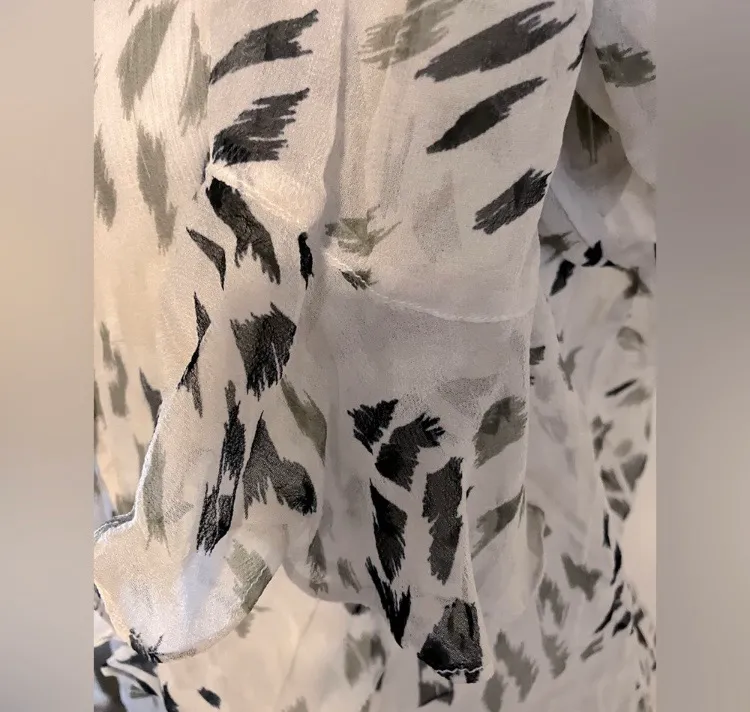 Silk button up top with ruffles going down the front size: M - Image 7