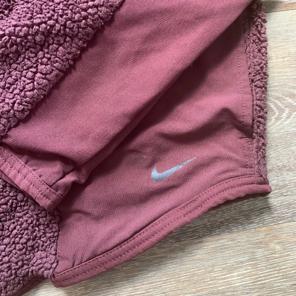 Nike Women’s Maroon Sherpa Therma Fleece Training Hoodie S - Image 2