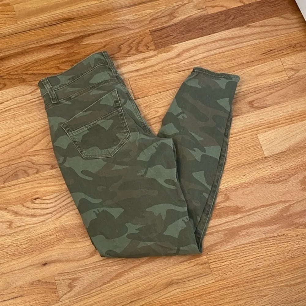 Rock & Republic Kashmiere Women’s Camo Skinny Pants Size 10M - Image 3