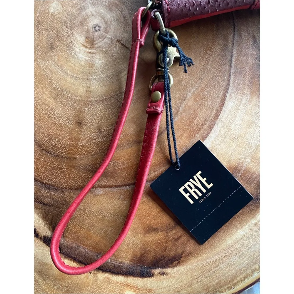 Frye NWT  Shiloh Leather Wristlet - Image 6