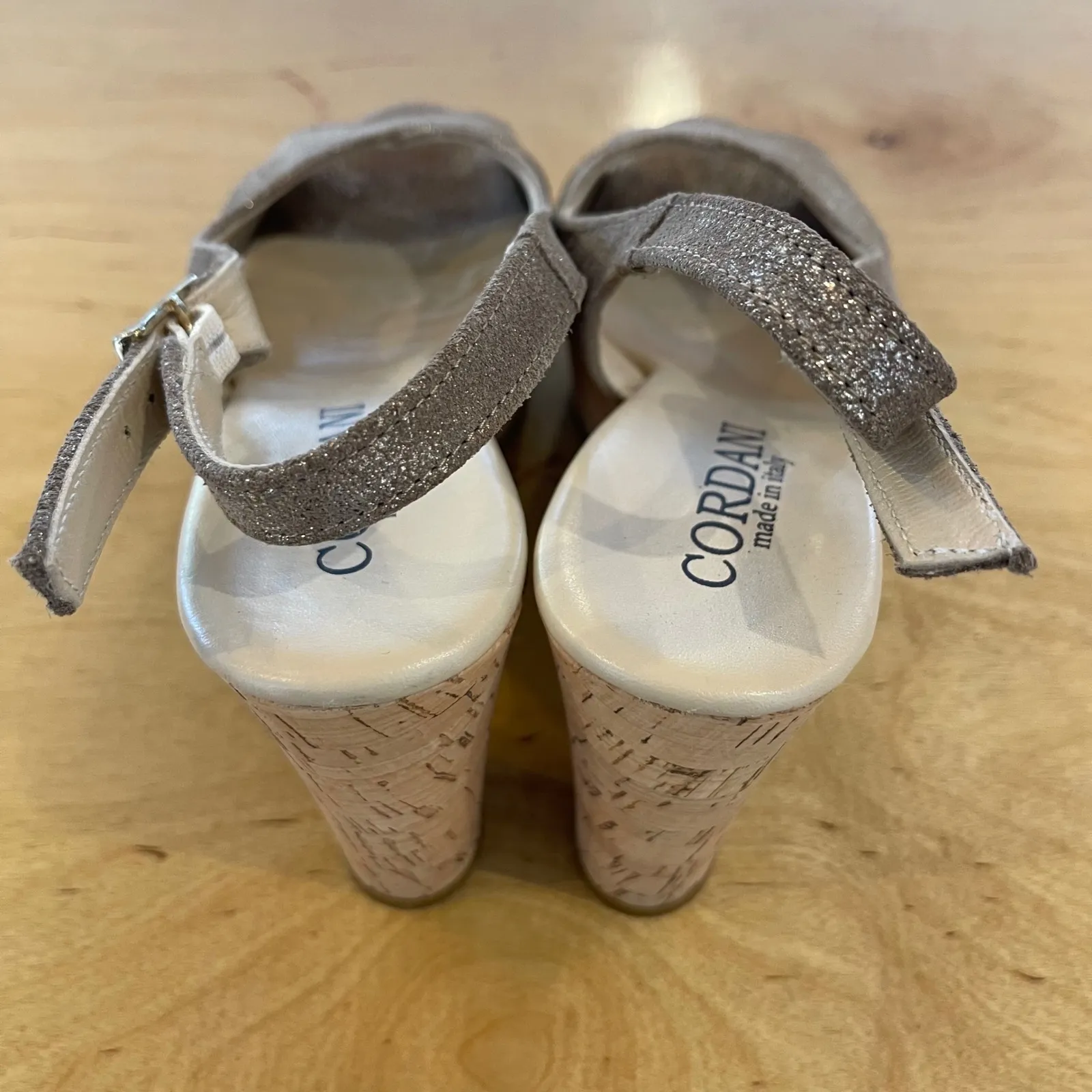 Cordani Italy Women's Wedge Slingback Criss Cross Metallic Platform Sandal Sz 39 Gold - Image 4