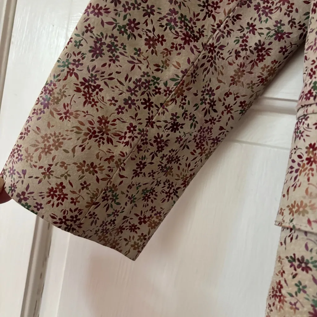 Express Ditsy Floral 100% Leather Jacket Cropped Shiny Flowers Juniors Size 5/6 - Image 3