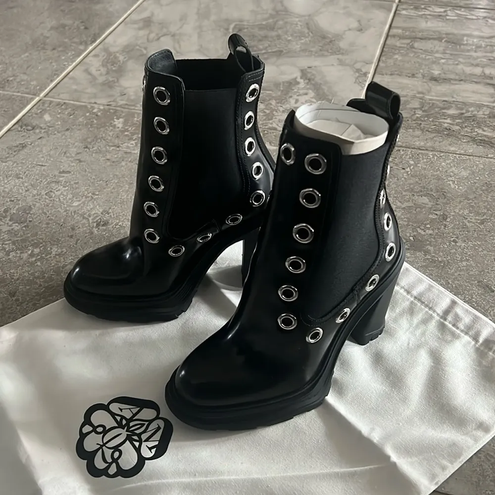 Alexander McQueen Tread Grommet Embellished Boots Black Size 35.5 NEW $1290 - Image 11