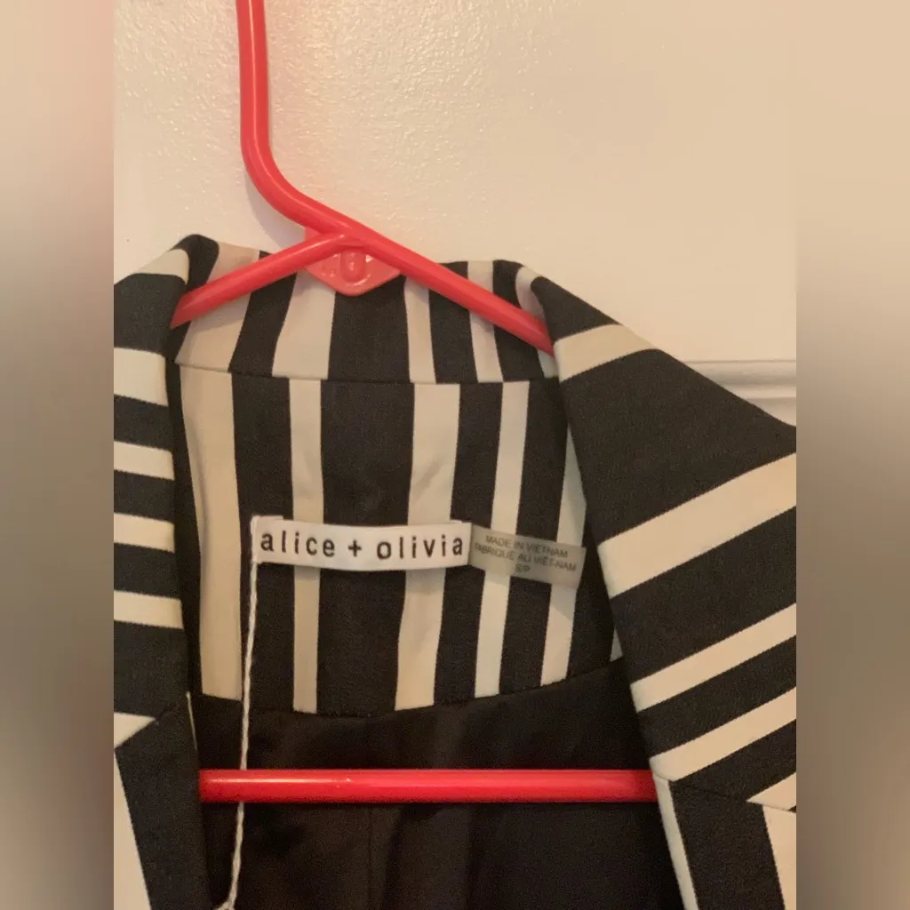 Alice + Olivia Black and White Striped Open Front Blazer.       Size-Small - Image 2