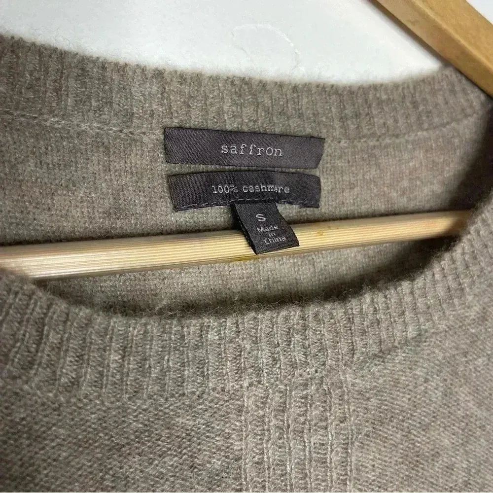 Saffron Women’s Small Cashmere Taupe Tan Scoop Neck Sweater Size Small Brown - Image 5