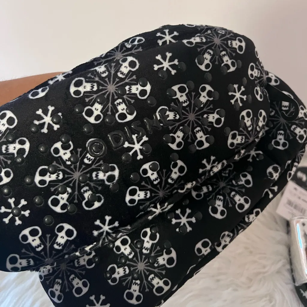 Nwt nightmare before Christmas slipper socks size 7.5/9 - Image 2