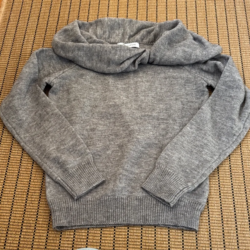 Cupshe Playful Poise  Gray Sweater - Image 4