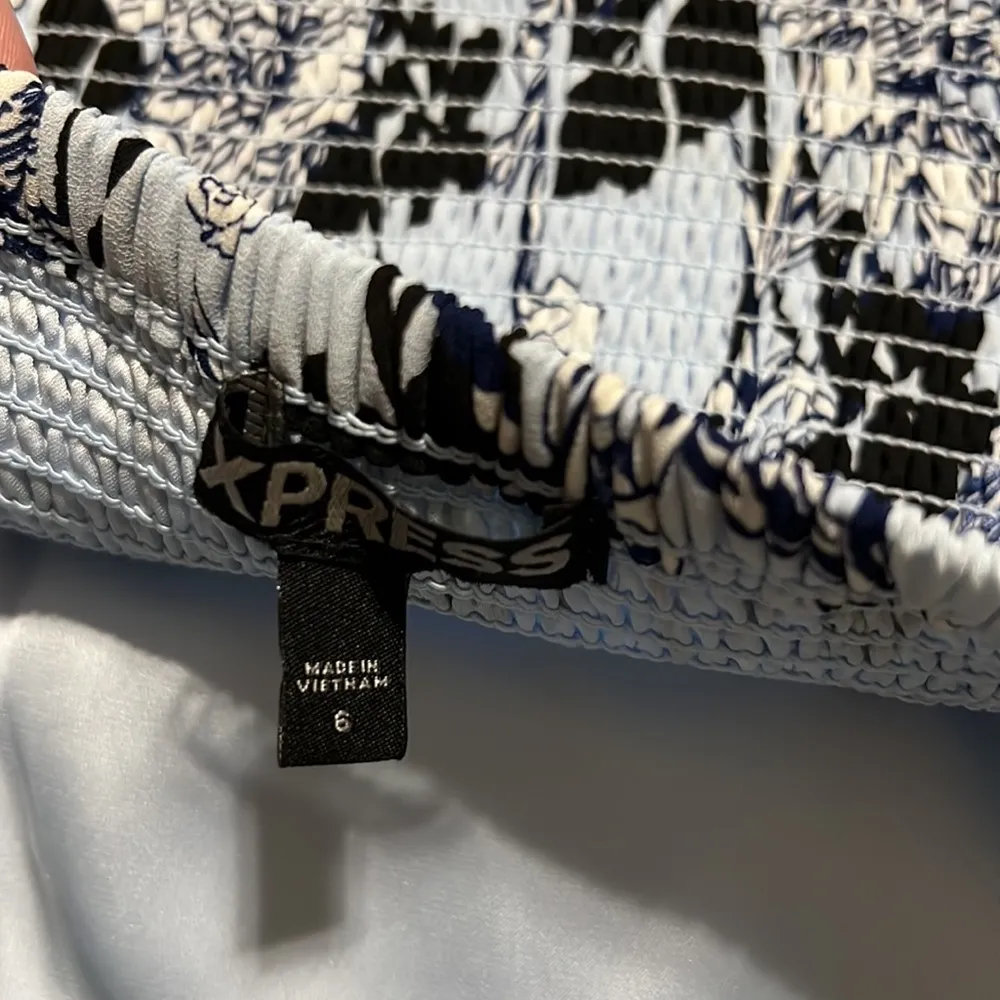 Express size 6 fit and flare strapless dress floral print blue black zips close - Image 11