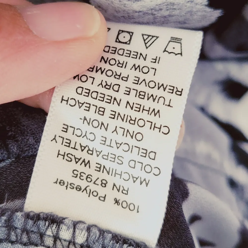 Susan Graver animal print button down size small - Image 7