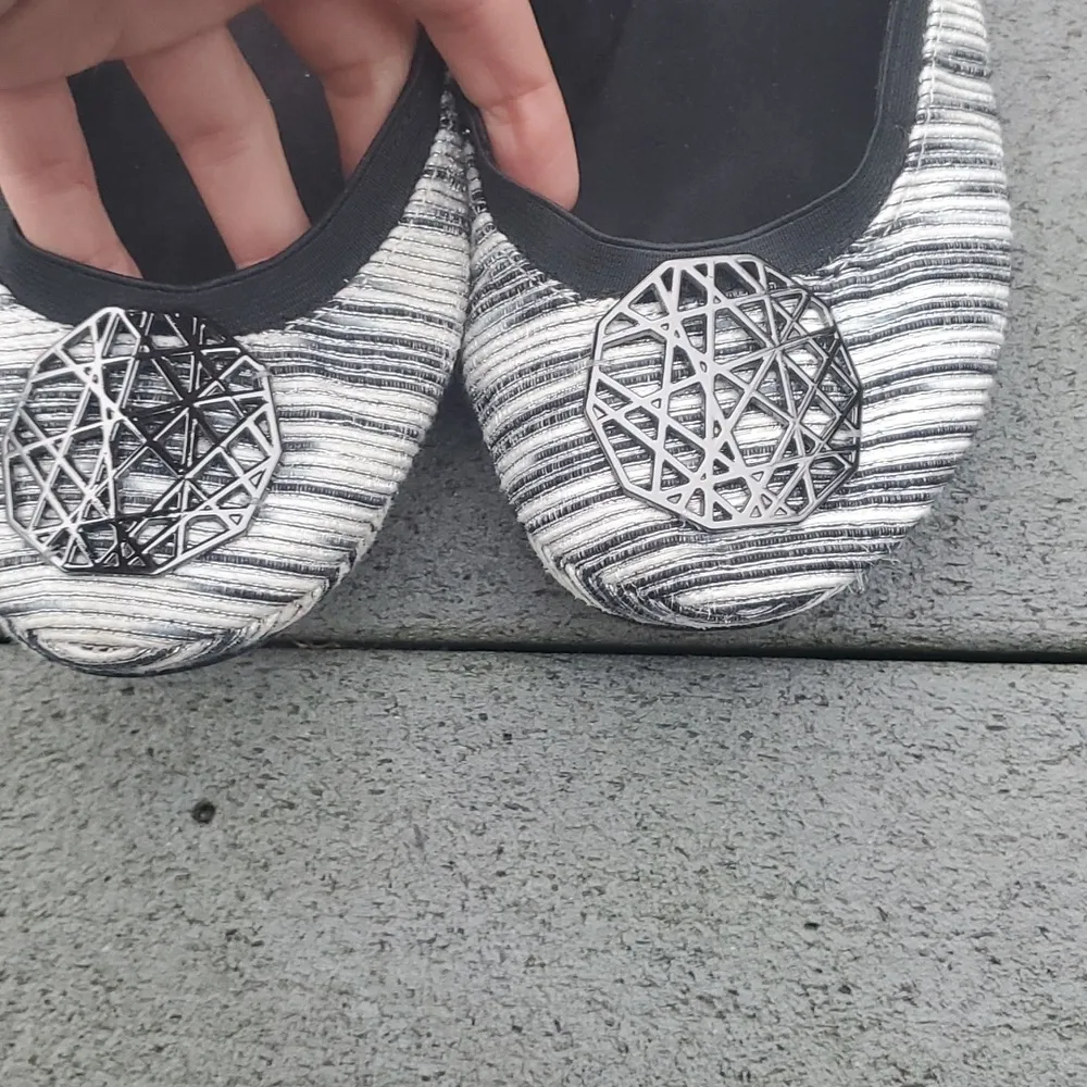 Bandolino Elina Striped Fabric Ballet Flats | Bandolino Striped Round Toe Flats - Image 8