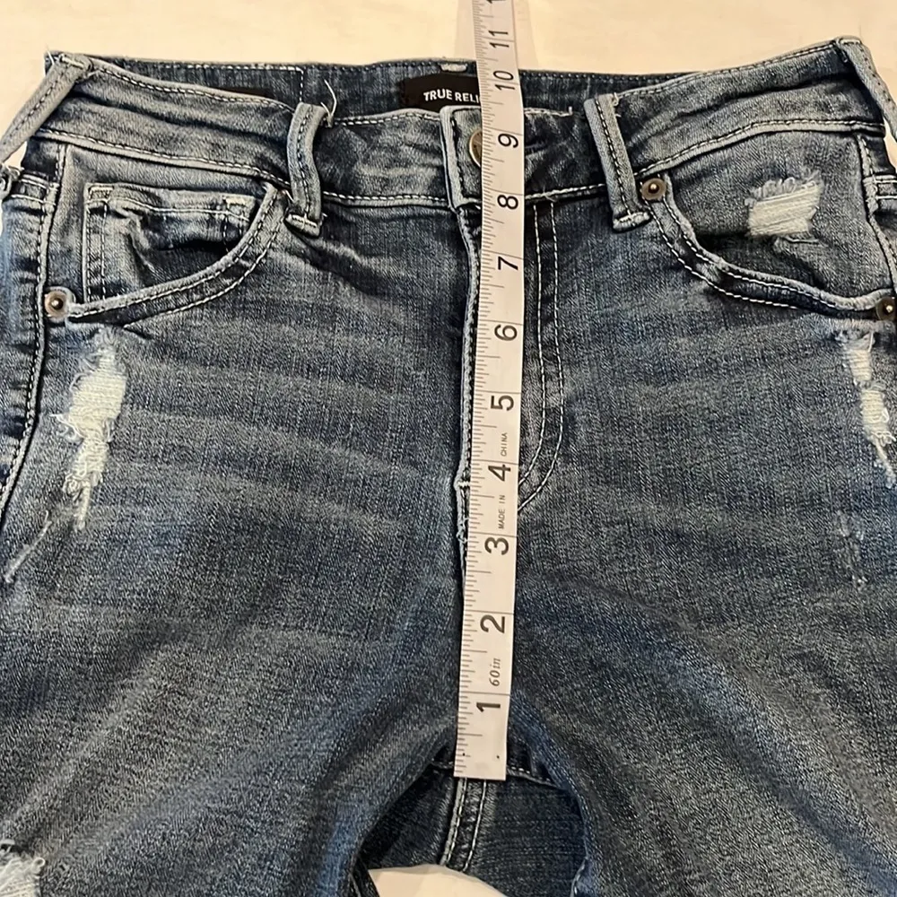 True Religion Riley Knee Shorts Size 25W - Image 5