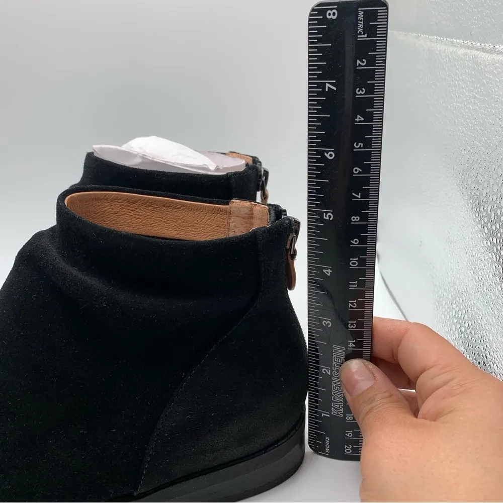 NWOB Gentle Souls Women's by Kenneth Cole Emma Bootie suede black size 6M 680 - Image 2