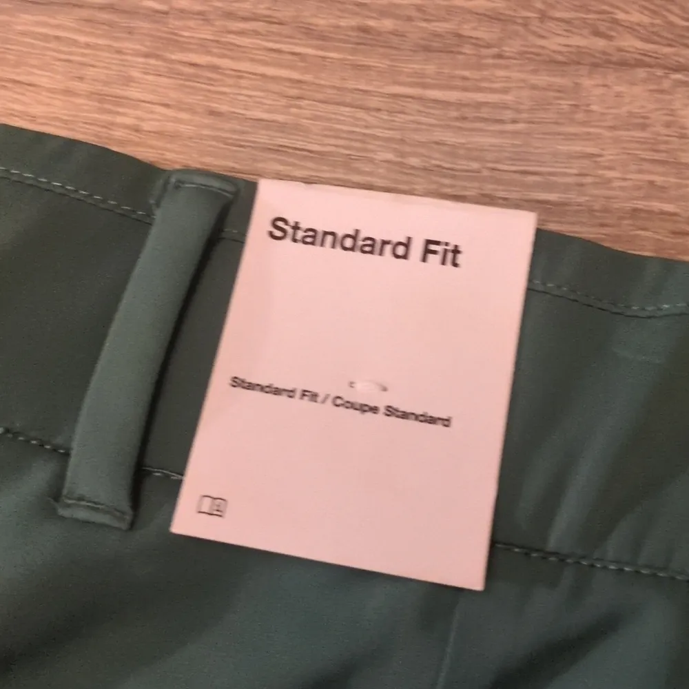 Nike green standard fit golf shorts size small - Image 7