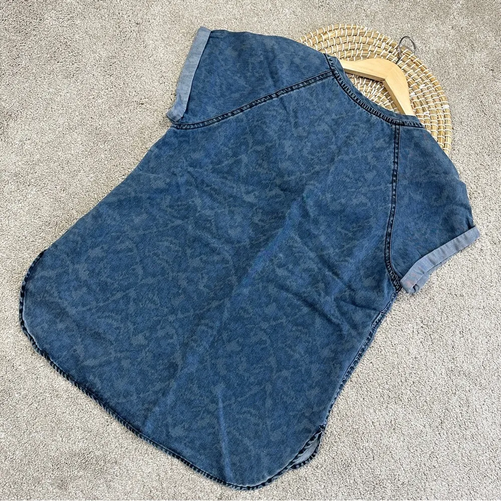 Cloth & Stone Women’s Leopard Print Denim Chambray Shirt Top Shortsleeve Blue M - Image 6