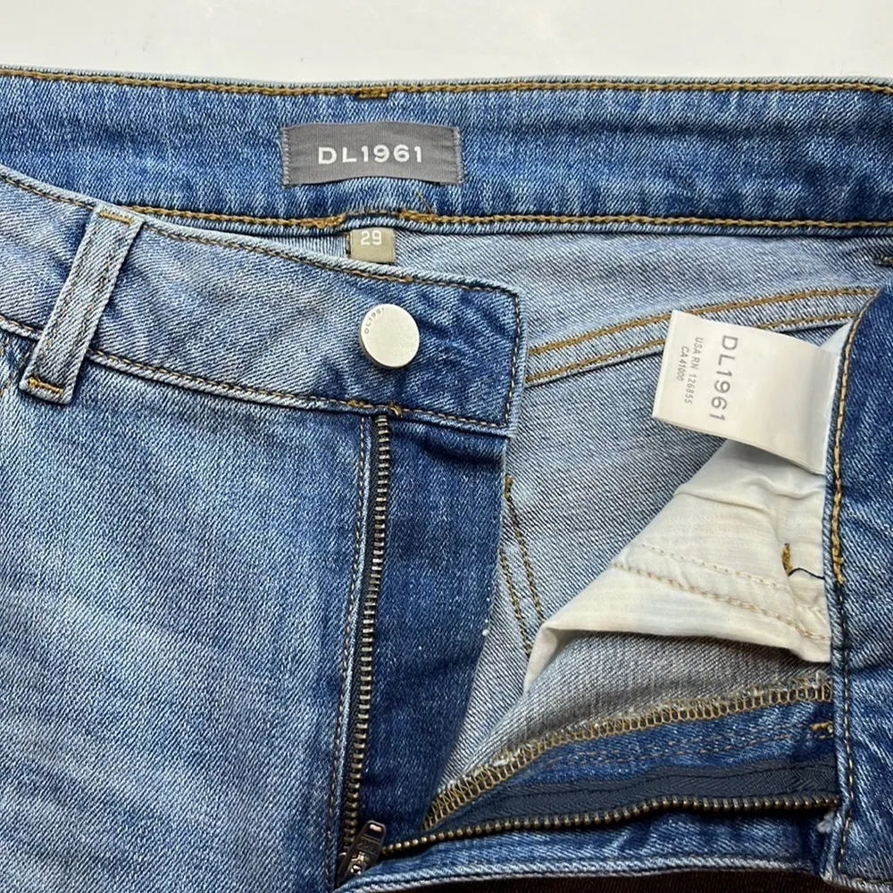 DL1961 Mara Ankle High Rise Straight Size 29 - Image 3