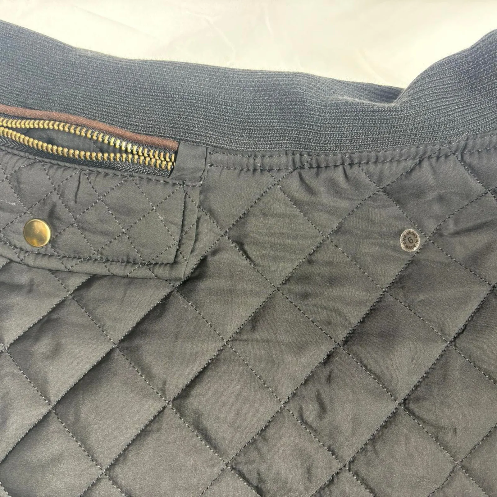 Active USA Black quilted vest winteraccessories Size M - Image 4