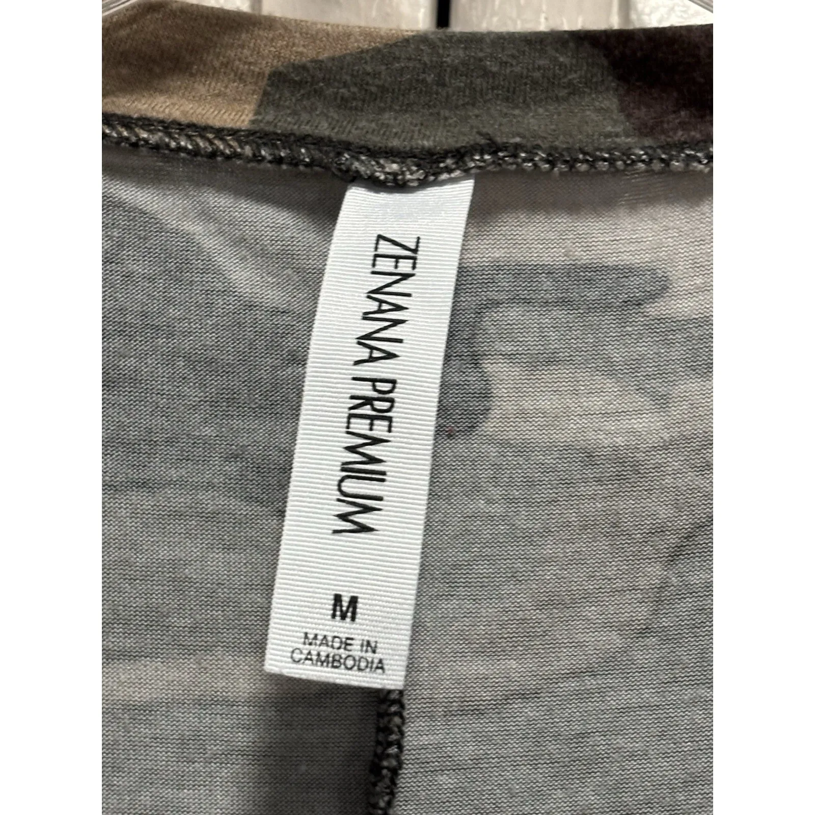 Zenana Green Camo Long Sleeve Tunic Top Size‎ Medium V Neck Soft Relaxed - Image 2