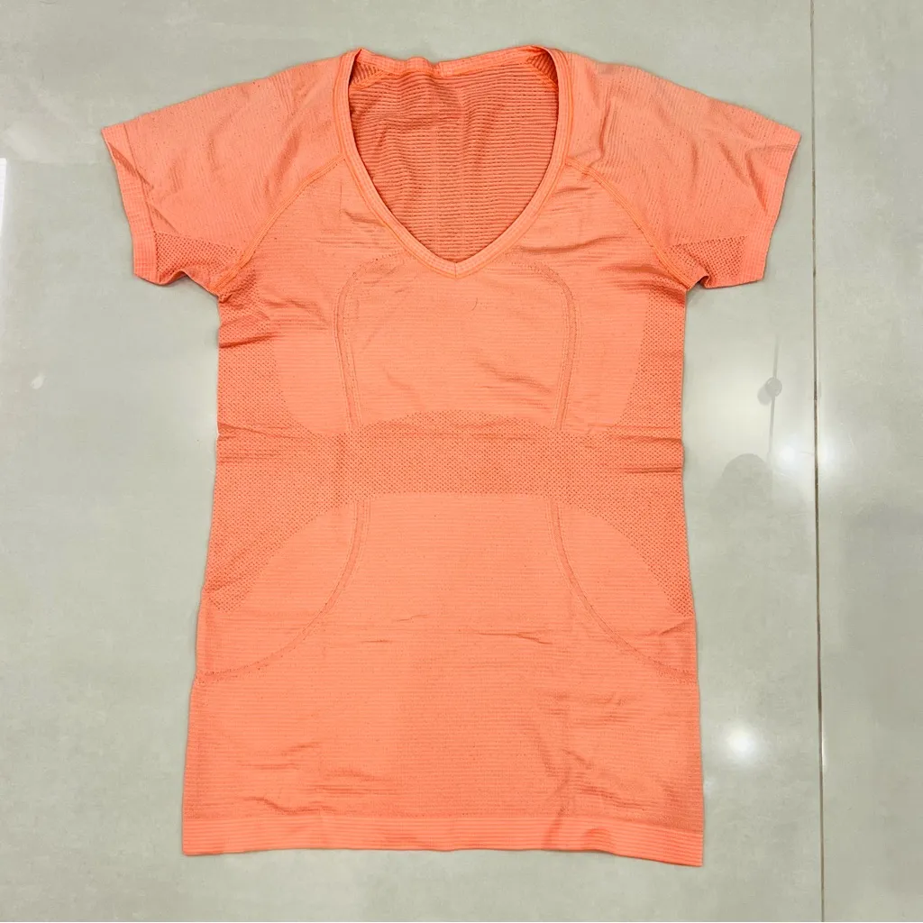 Lululemon Run: Swiftly Tech V Neck
Heathered Very Light Flare - Image 4