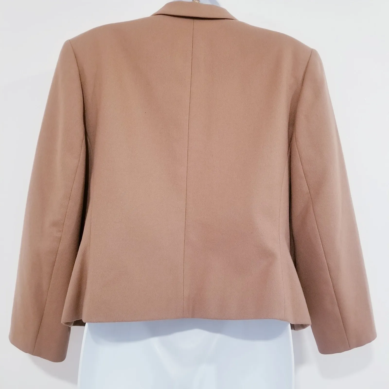 Pendleton 100% Virgin Wool 3-Button Blazer Flap Pockets - Image 2