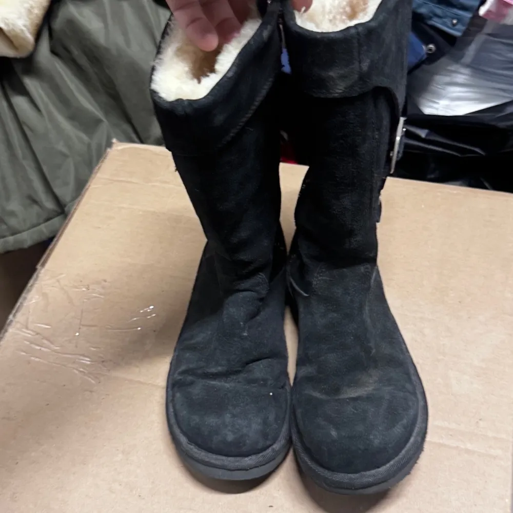 Leather UGG Boots Black with Sheep Skin Sherp Size 8 - Image 4