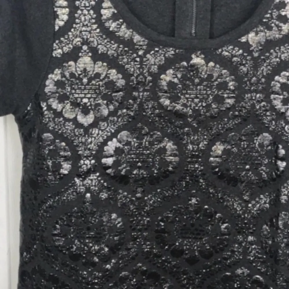 Anthropologie Moth Small Grey Printed Drawing Room Pullover Short Sleeve - Image 4