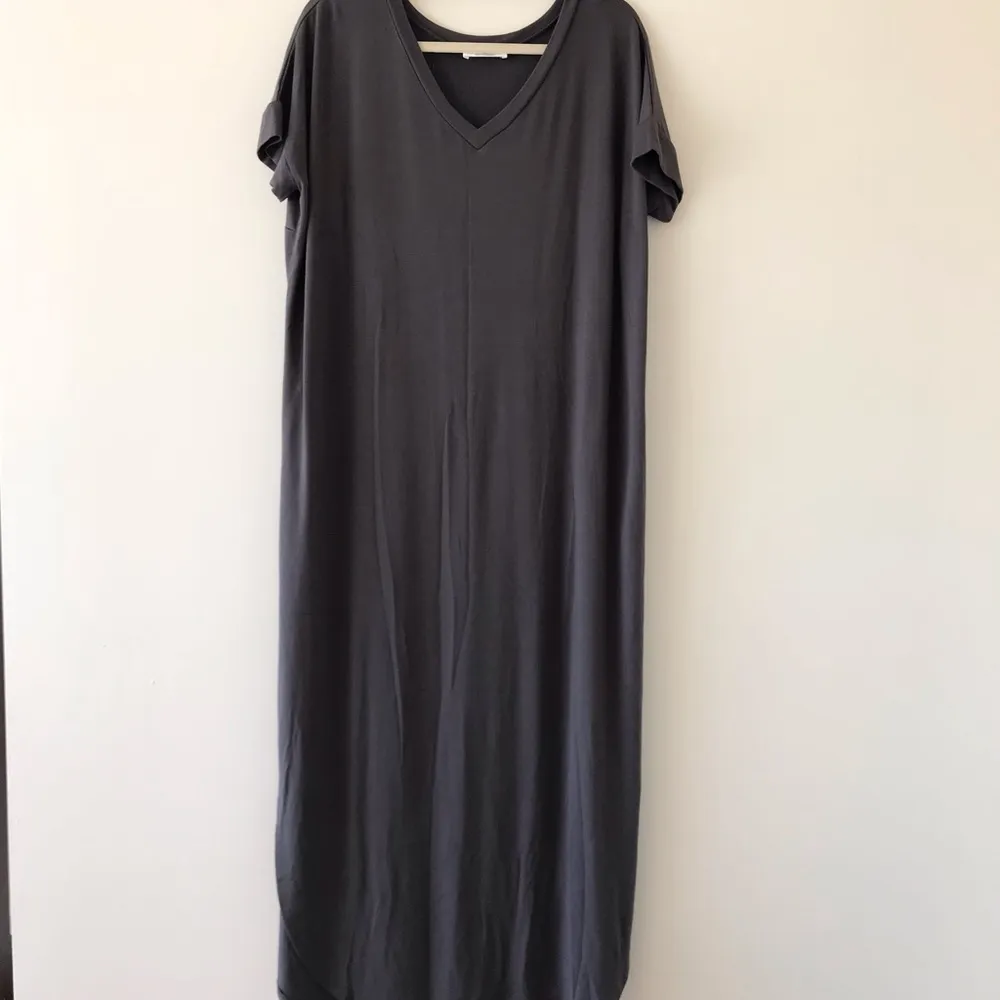 Three Birds Nest The Perfect Pocket Tee Maxi Dress in Charcoal NWOT Gray Size L - Image 2