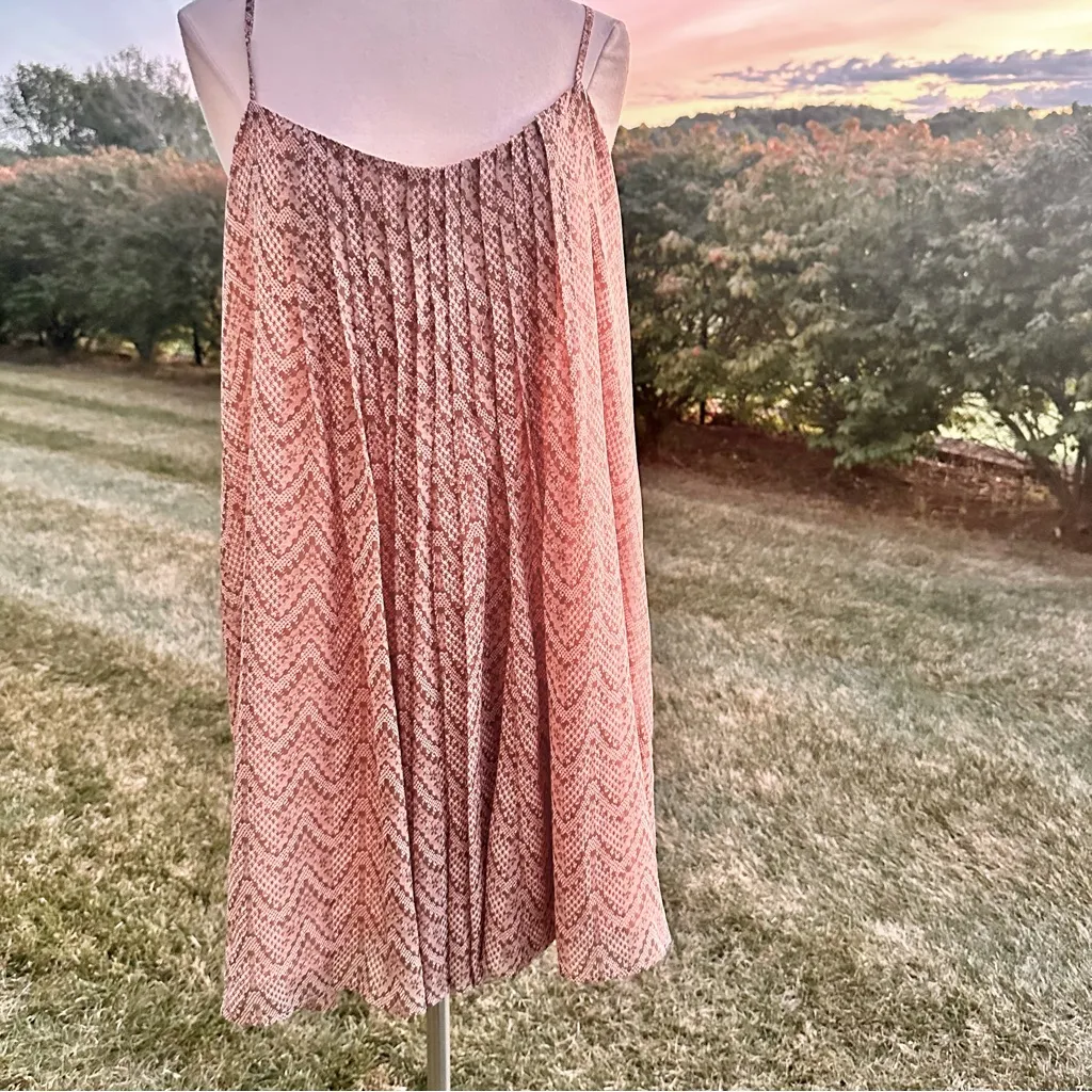 Victoria’s Secret Women’s Peach & Tan  Pleated Sleeveless Trapeze Dress - Image 5