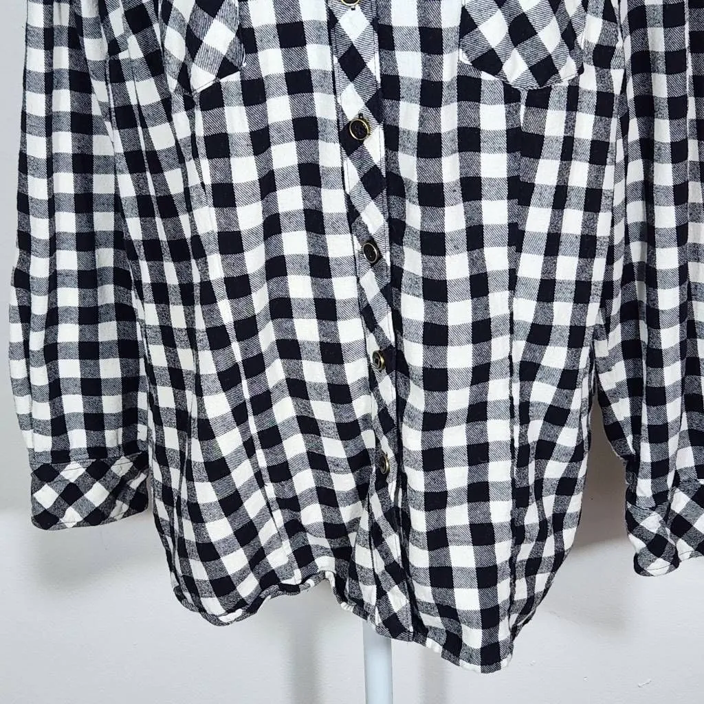 Bit & Bridle Black and White Plaid Flannel Button Down Shirt Size Large - Image 4