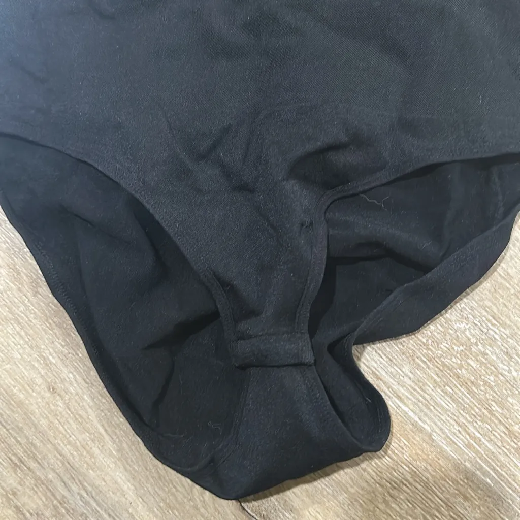 NWT Black SHAPEWEAR Bodysuit One Piece with Scoop Neckline XL/XXL - Image 2