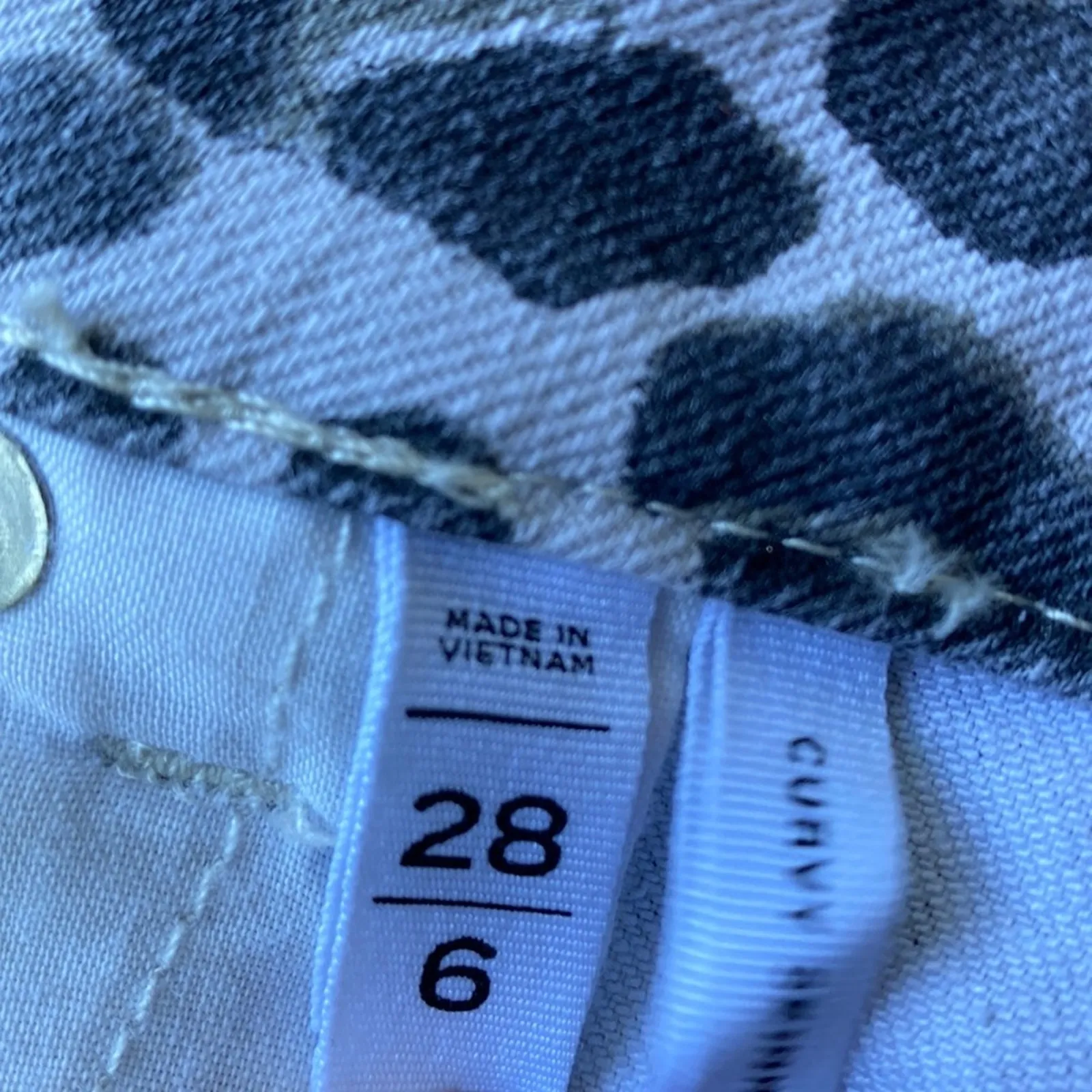 LOFT Skinny Jeans Womens Sz 28 Leopard Print Crop Safari Animal Print Jungle - Image 4