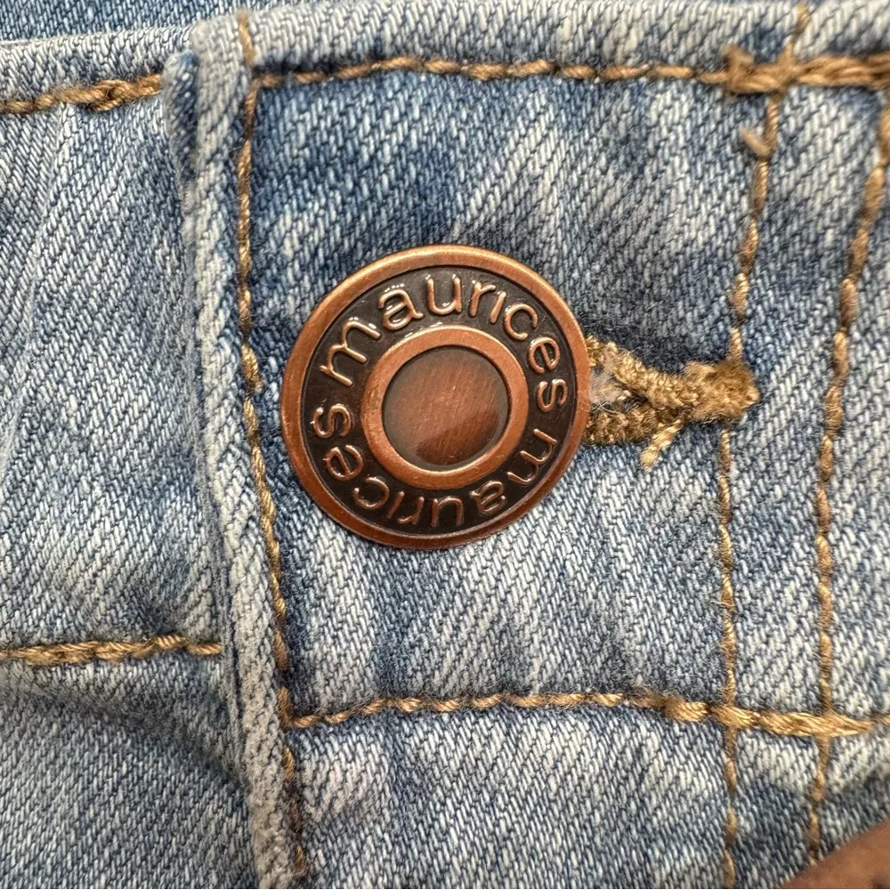 M Jeans Light Wash Denim Jean Shorts Patch Pockets Faux Leather Braided Belt - Image 5