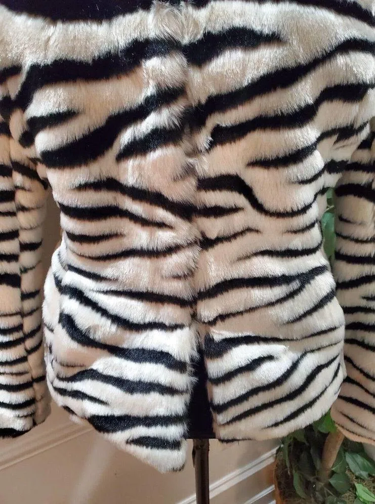 Nine West Women Black & White Acrylic Long Sleeve Casual Fur Jacket Size Medium - Image 4