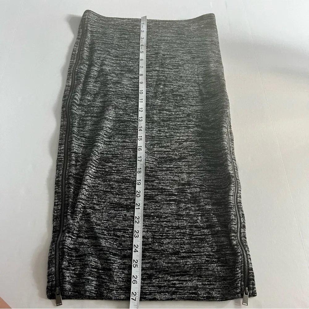 Express side zipper midi skirt black marl small - Image 3