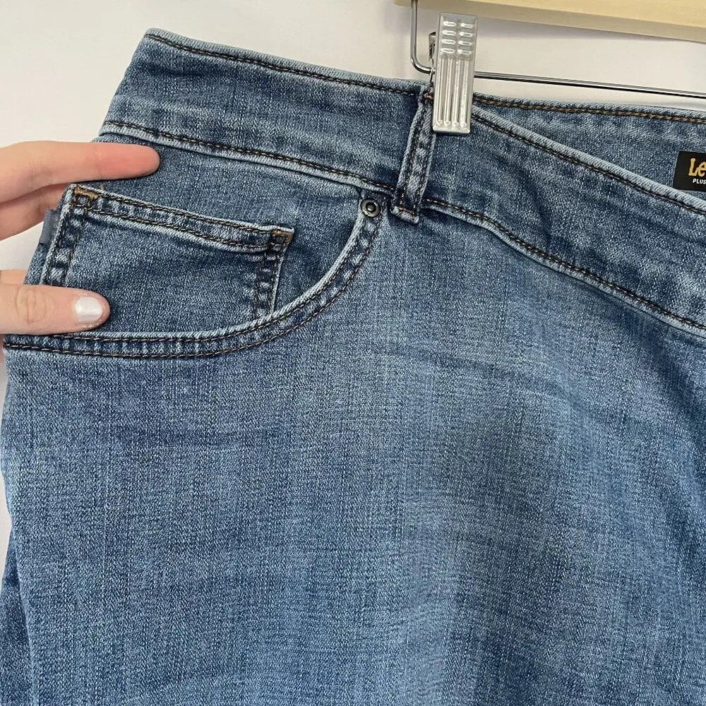 Lee Plus Relaxed Fit Straight Leg Mid Rise Jeans size 42 waist comfortable denim - Image 4