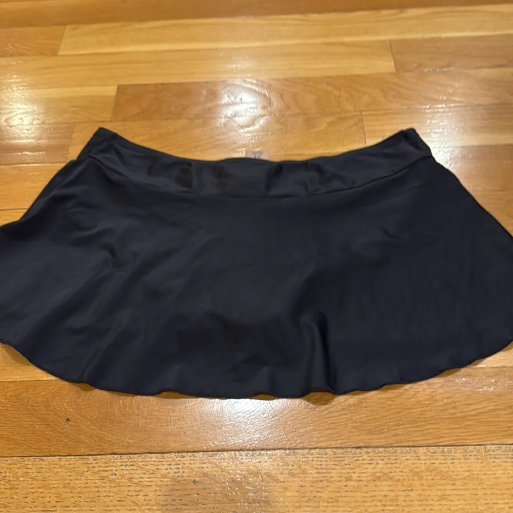 Beach Bump by motherhood maternity black swim skirt size large. - Image 6