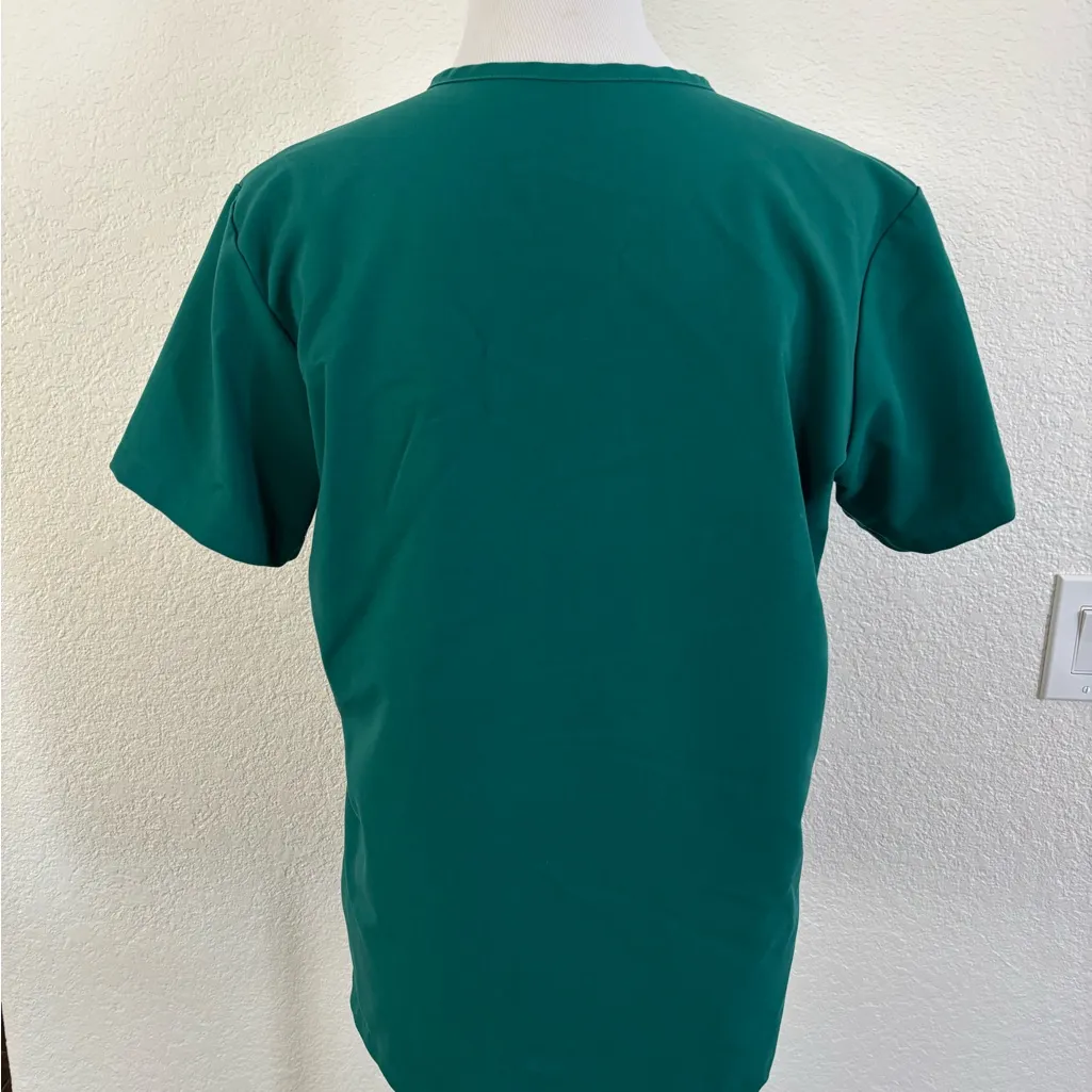 Figs Women's Green V-Neck Short Sleeve Top - Image 5