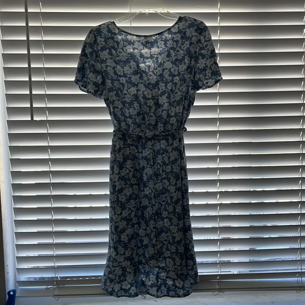 Naïf Blue and White Floral  Wrap Dress with Ruffle Detail - L - Image 8