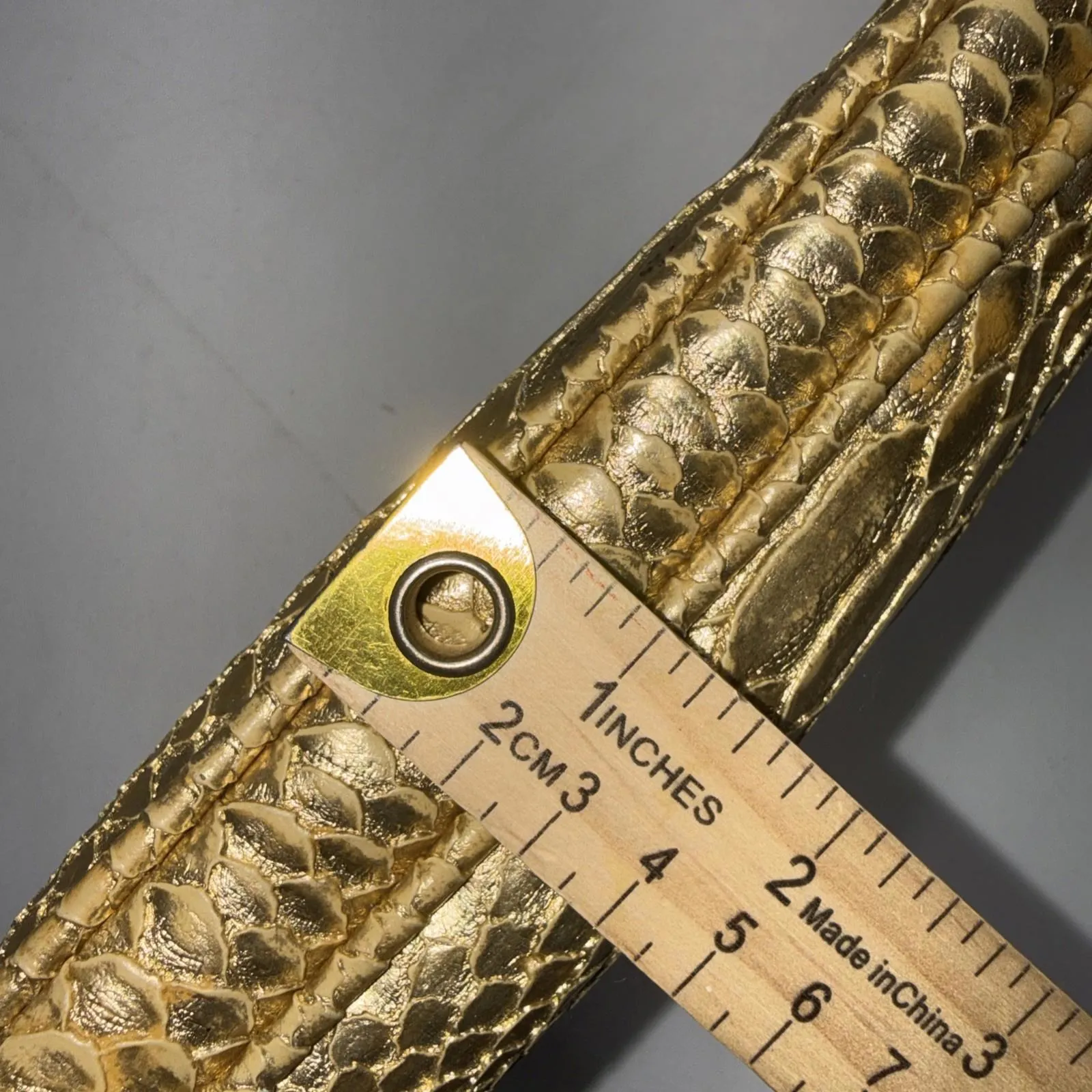 Vintage GUESS Gold Metallic Old Money Designer Y2K Snakeskin Clutch Evening Bag - Image 6