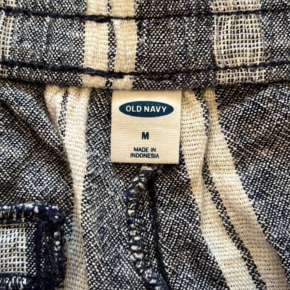 Old Navy Linen-Blend Navy Stripe Shorts - Image 3