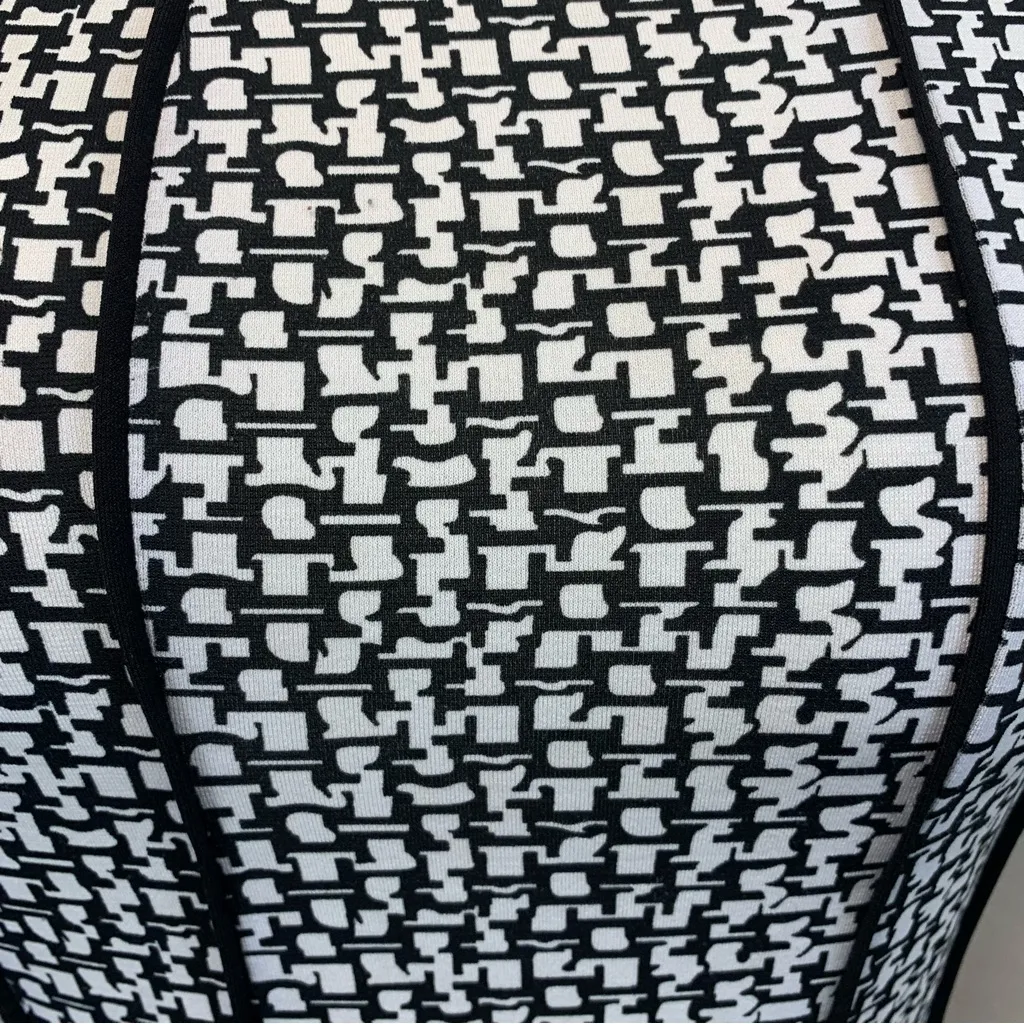 Women’s Lavanya Black and White Cap Sleeve Pleated Top. Size XL - Image 2