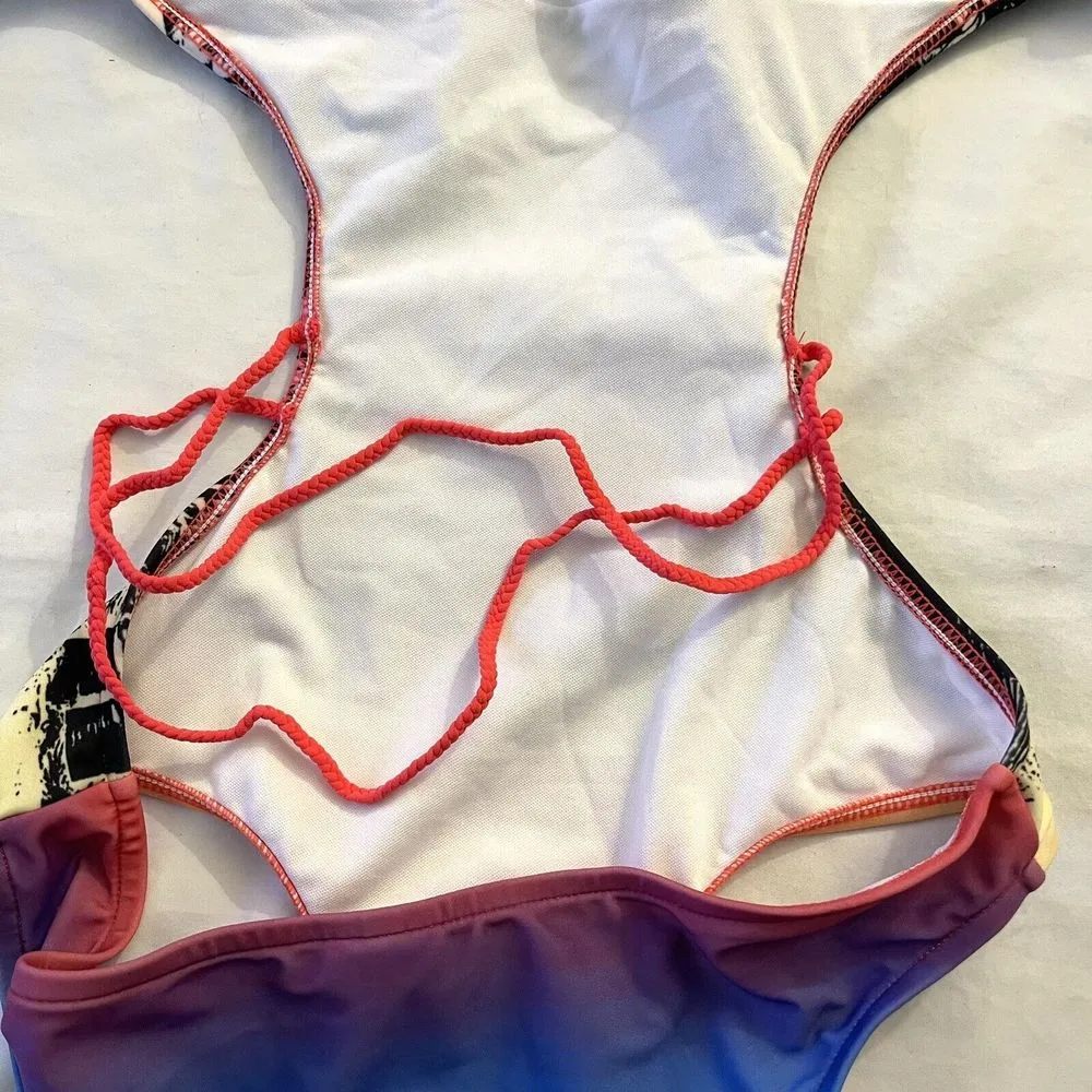 HeartSoul Women's Bikini Sz Medium Swimsuit One piece Padded Open Back Cut Side - Image 5