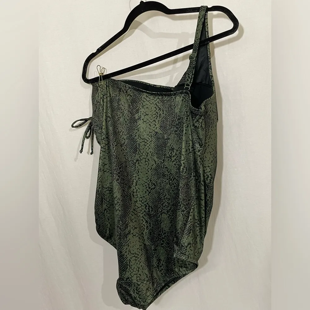 Swim off the shoulder one piece - Image 4