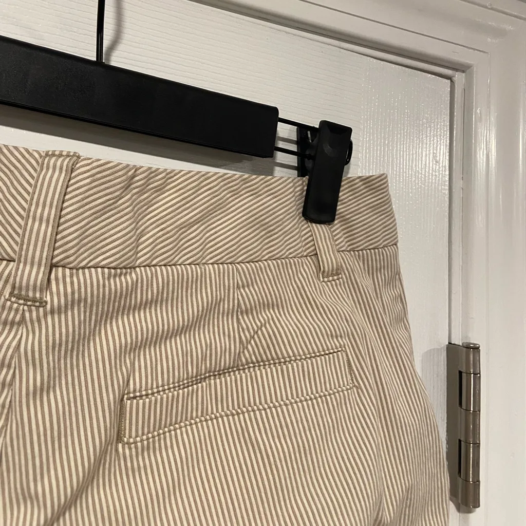 Old Navy Size 8 Khaki Cream Stripe Stretch Mid Rise Straight Leg Cropped Pants - Image 7